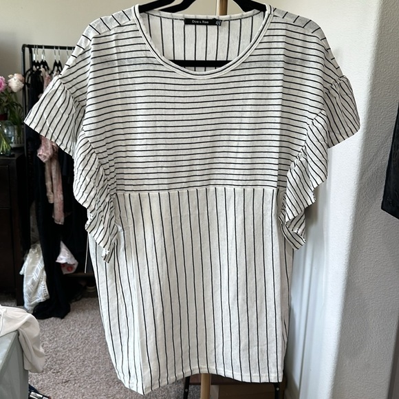 🟢NWT stripe black and cream Doe &Rae top - Picture 2 of 2